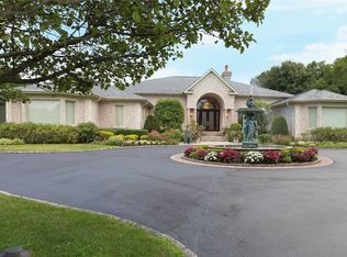 25 Chestnut Hill Dr, Upper Brookville, NY 11771