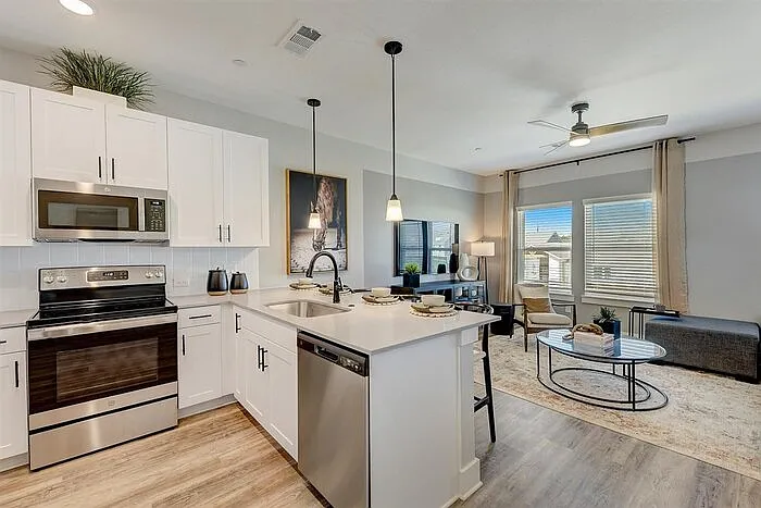 3905 Constantine Dr — Photo 11
