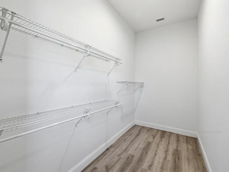 825 Carbon St E — Photo 28