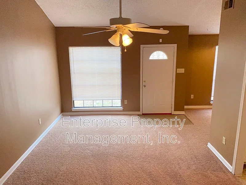 3 bed, 2.0 bath, 1151 sqft, $1,195 — Photo 3