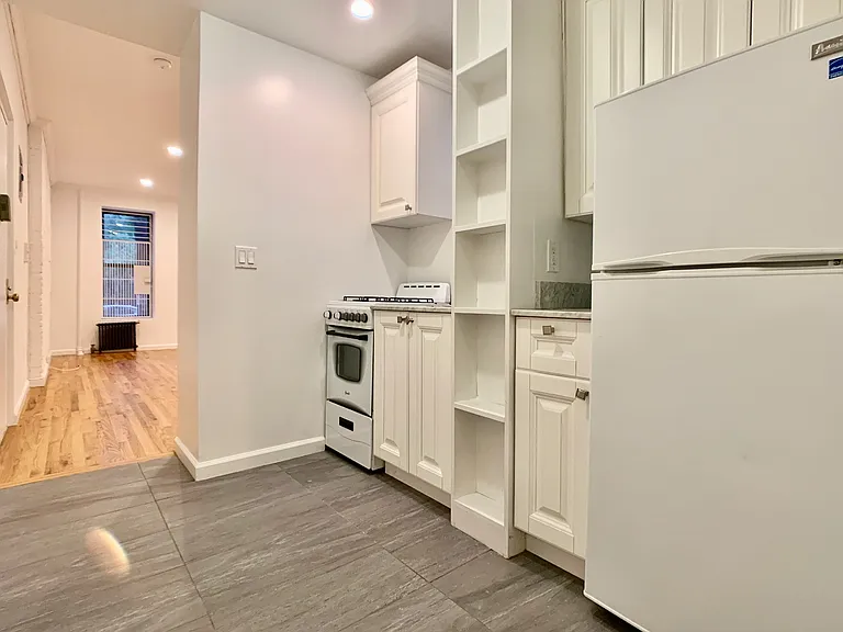 299 E 8th St #1 — Photo 11