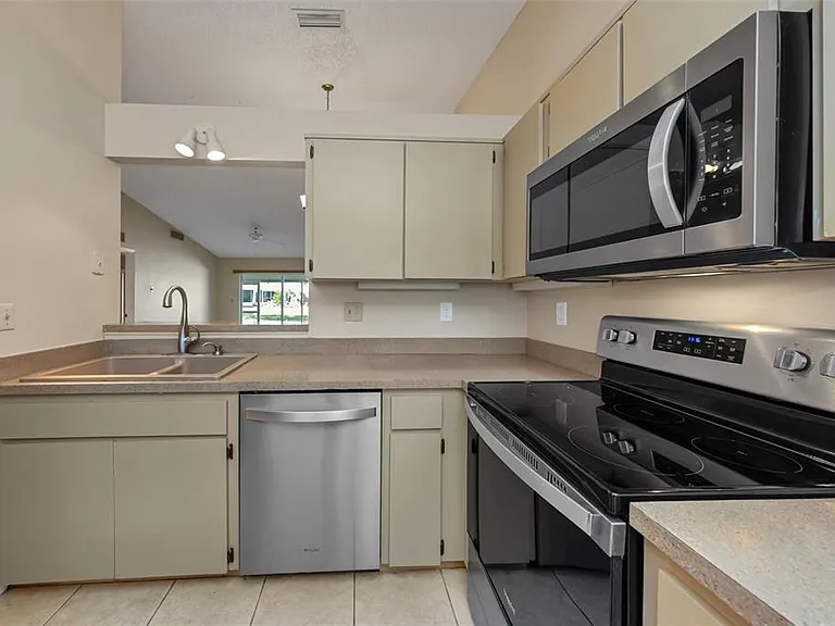 3121 Beecher Dr E #A — Photo 16