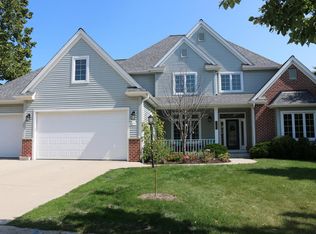 W72N672 Locust Ave, Cedarburg, WI 53012