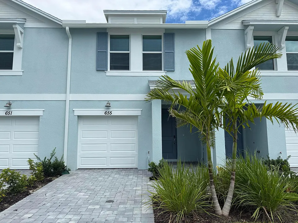 655 Salisbury Cir