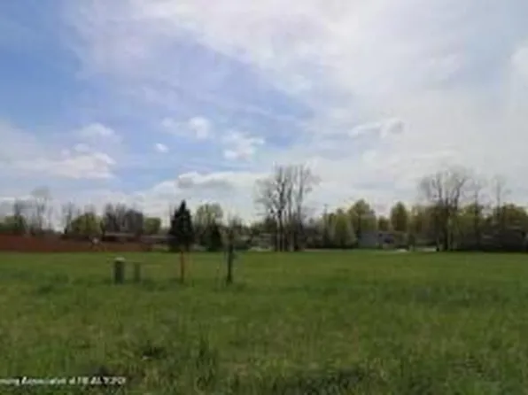 4477 Helmsway Dr, Lansing, MI 48911