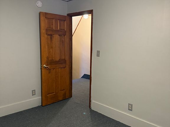 4th image of 146 W 2nd St