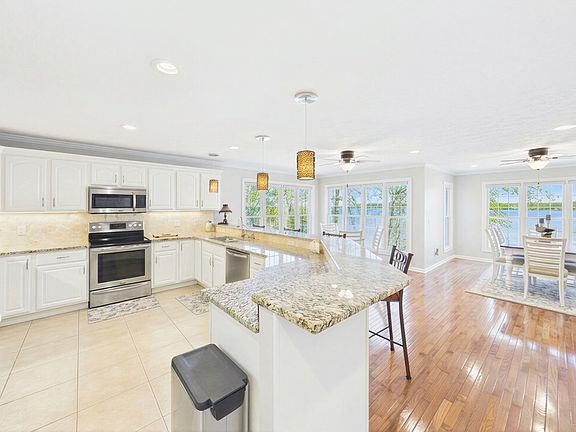 4th image of 461 Patricia Dr