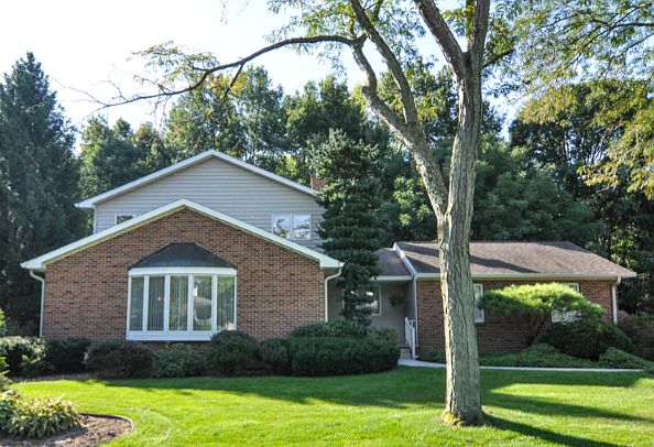 1st image of 3805 W Capilano Dr