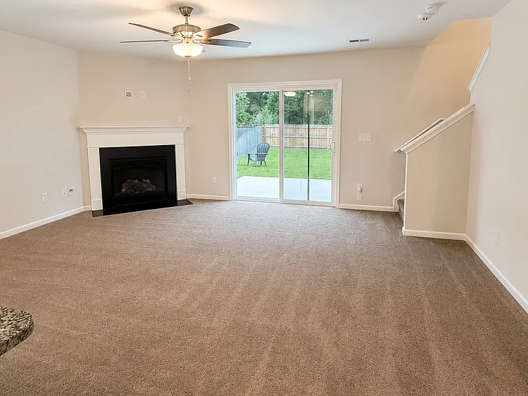 637 Wooster Dr — Photo 8