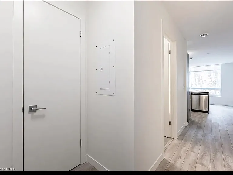 467 Charlton Ave E #402 — Photo 1
