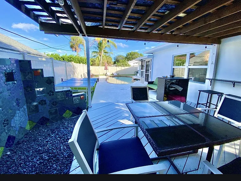 729 Heron Dr — Photo 13