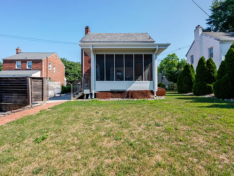 240 Van Buren St NW — Photo 31