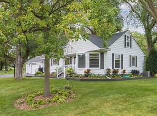 5230 Glenview Dr, Minnetonka, MN 55345