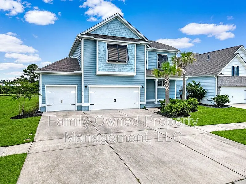 4 bed, 2.5 bath, 2324 sqft, $2,900 — Photo 4