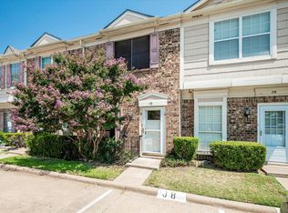 637 Carriagehouse Ln #J-8, Garland, TX