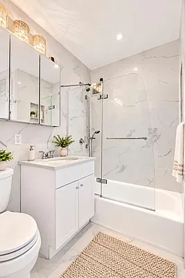 Bathroom, photo 1