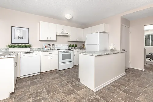 14001 135a Ave NW Photo 1