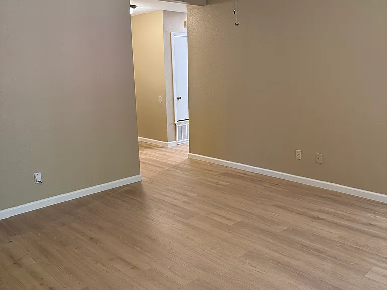 2704 Crownspoint Dr — Photo 8