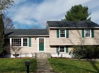 81 Walter Ln, Hamden, CT 06514