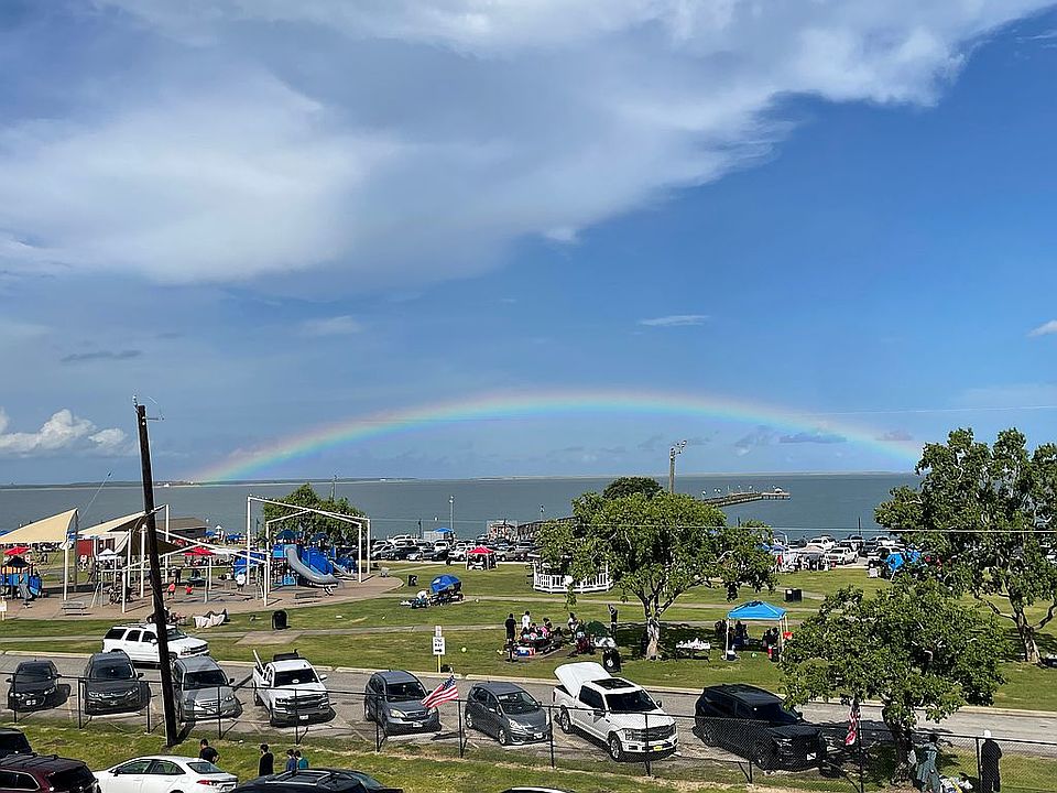2nd image of 727 Bayshore Dr
