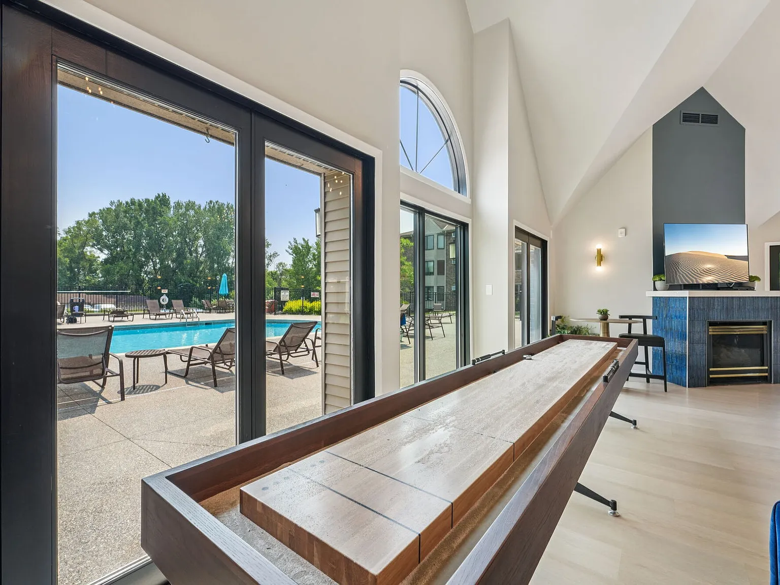 Oaks Lincoln Apartments — Photo 1