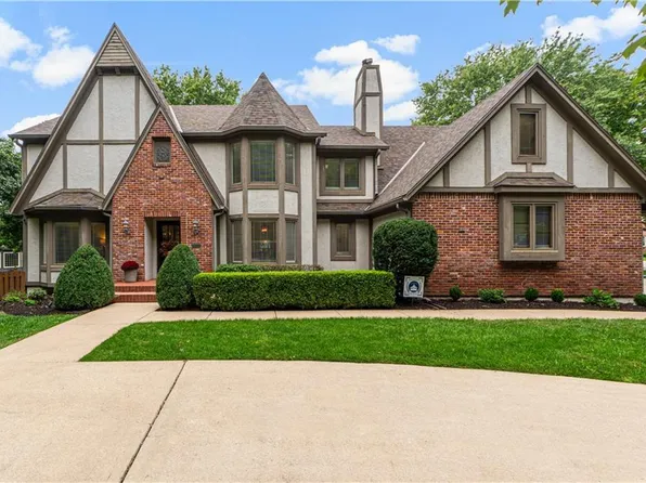 5028 W 112th Ter, Leawood, KS 66211