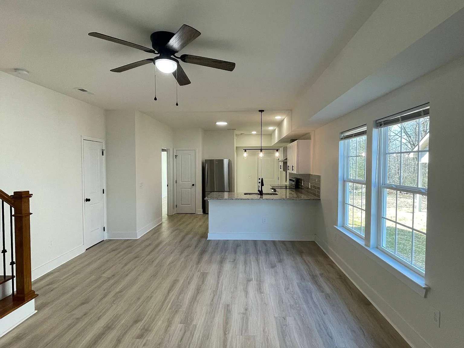 3 bed, 1350 sqft, $2,100 — Photo 3