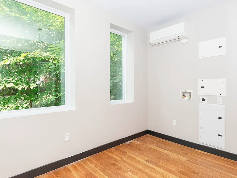 2825 Snyder Ave #1C — Photo 4