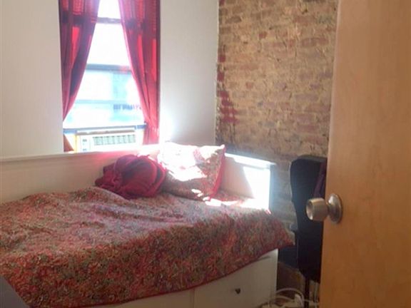 4th image of 214 E 82nd St APT 33