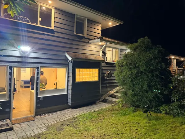 810 Burley Dr #1, West Vancouver, BC V7T 1Z6