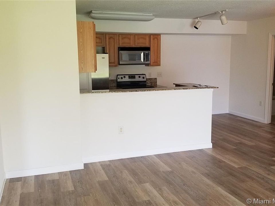 1st image of 221 SW Palm Dr APT 206