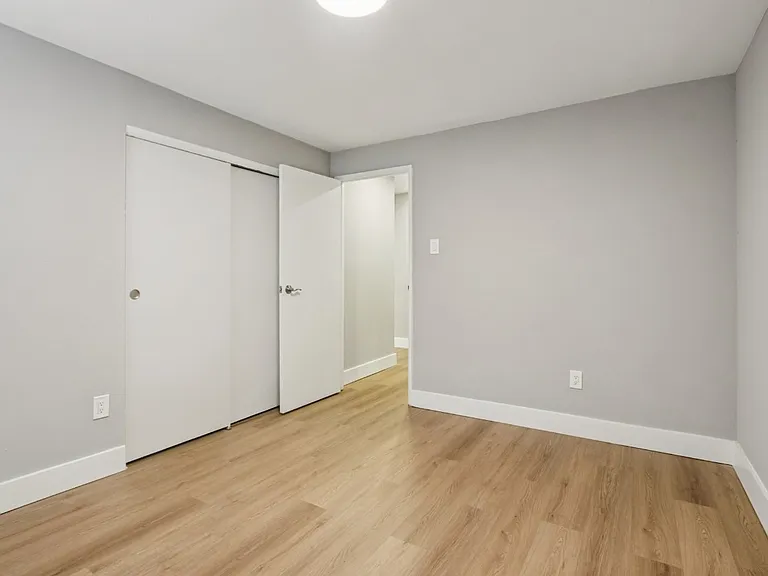 Oakland Terrace Apartments — Photo 9