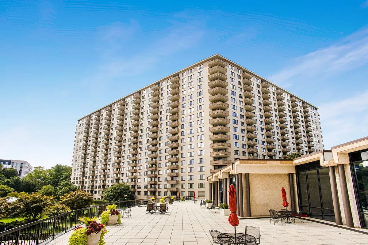 1 bed, 1.0 bath, 630 sqft, $2,100 — Photo 1