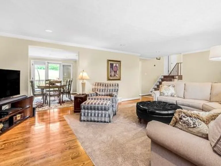 2504 Giant Oaks Dr — Photo 4