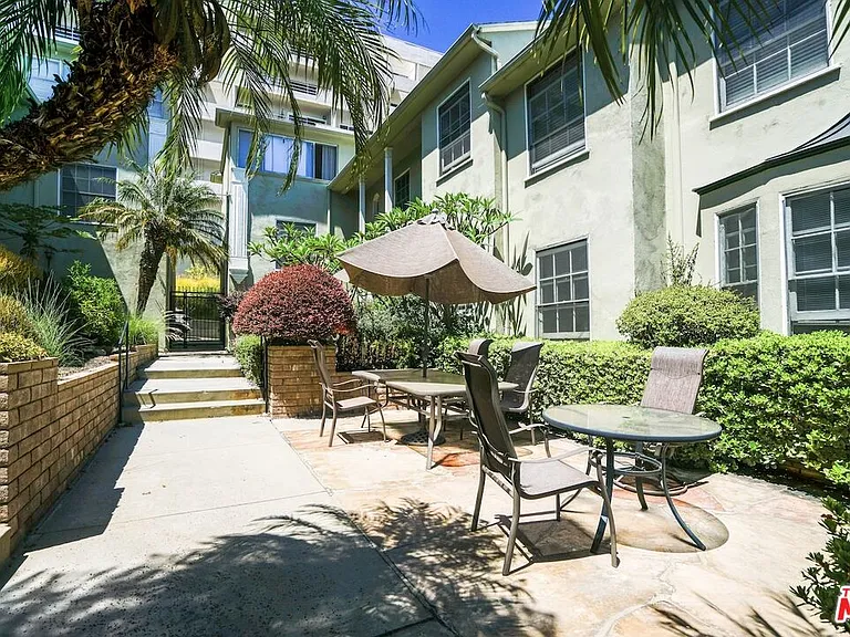 8551 Holloway Dr — Photo 12