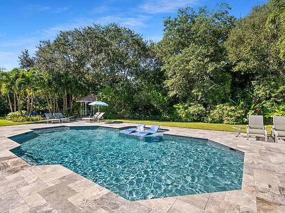 4th image of 17888 Fieldbrook Circle W