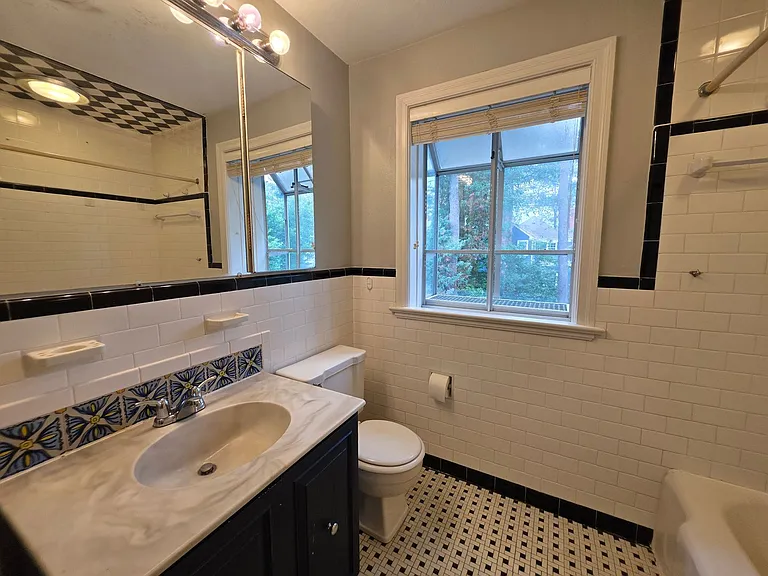 208 Regent Rd — Photo 21