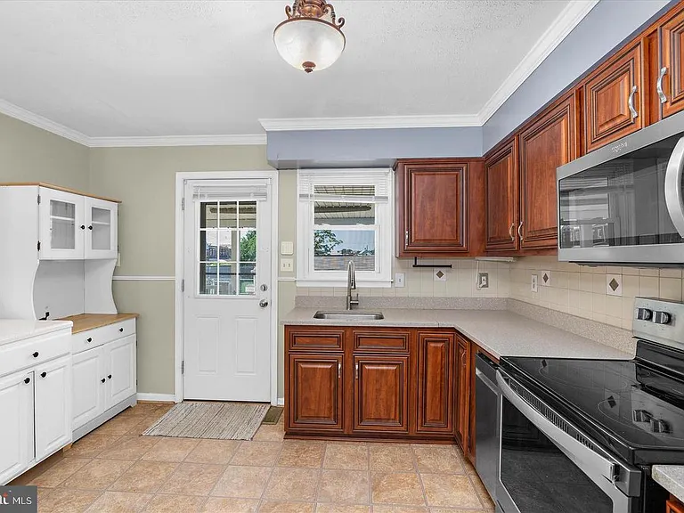 1268 Delbert Ave — Photo 16