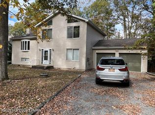 202 Tomnoddy Dr, Tamiment, PA