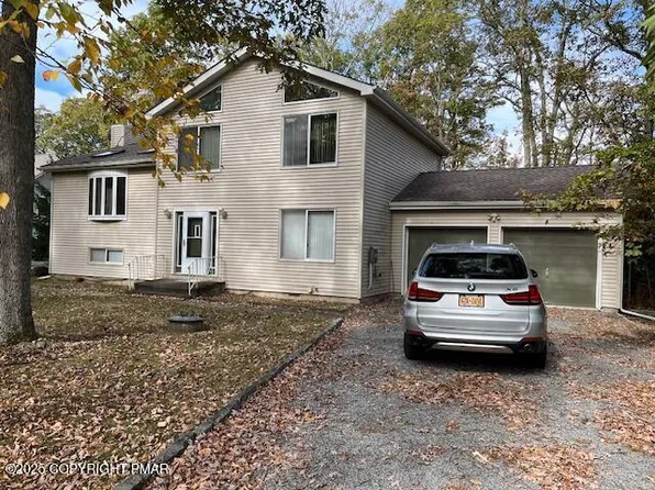 202 Tomnoddy Dr, Tamiment, PA 18371