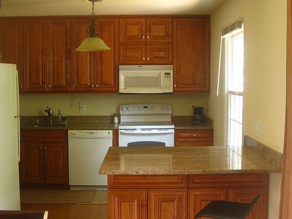 New 42" cabinets with breakfast bar