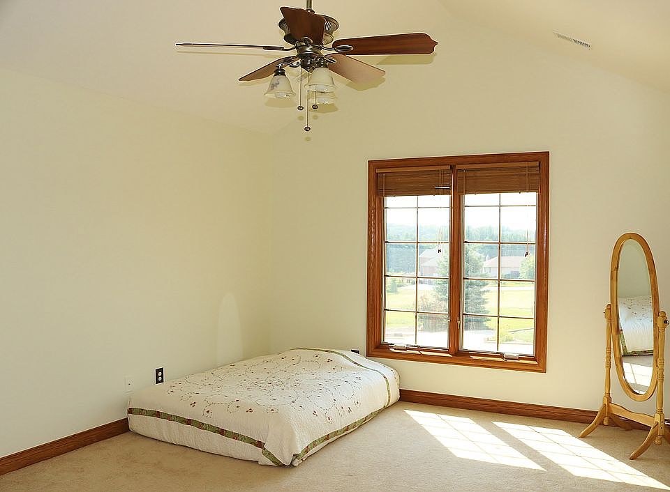 Bedroom/vaulted ceiling