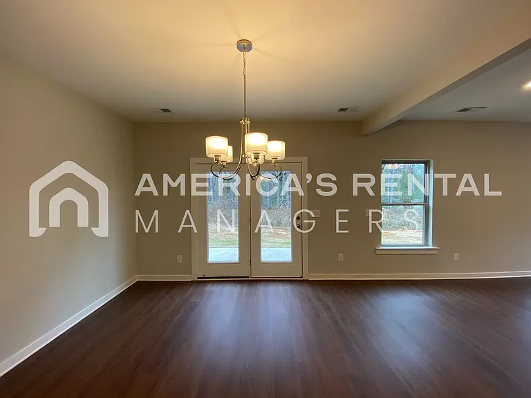 7950 Saint James Dr — Photo 10