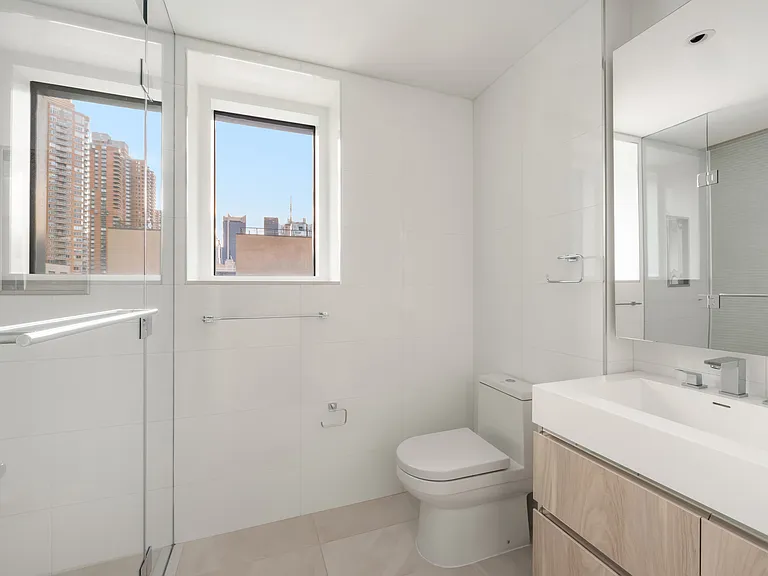 555 W 43rd St #12H — Photo 10