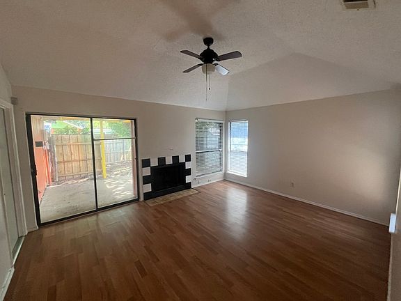 5th image of 10204 Oak Terrace Cir