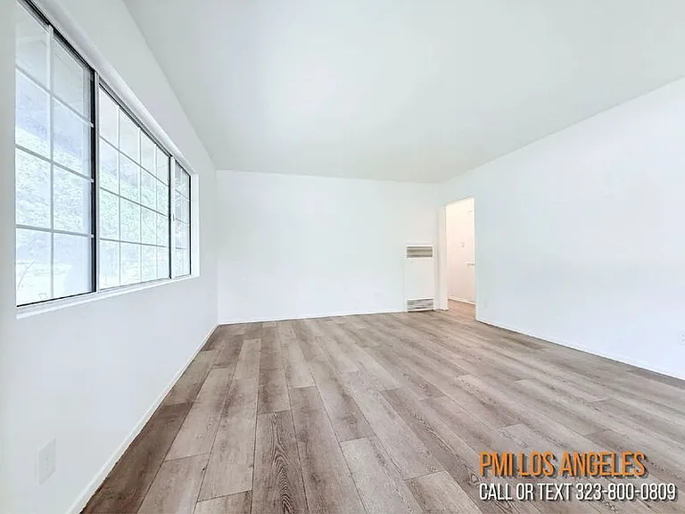 10565 Camarillo St — Photo 22