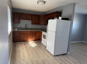 214 E Myrtle St, Hanford, CA