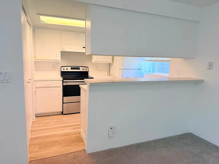 14526 NE 6th Pl #4 — Photo 9