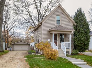 1047 9th Ave, Grafton, WI 53024