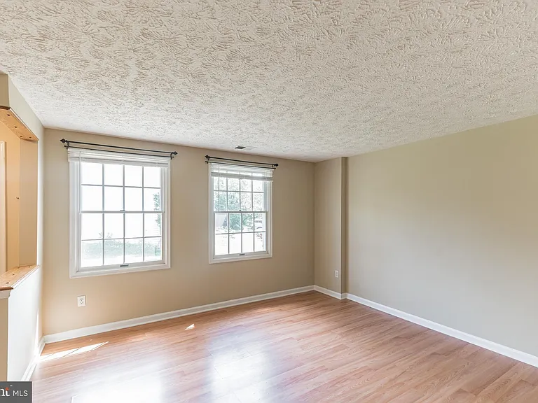 6302 Betsy Ross Ct — Photo 5